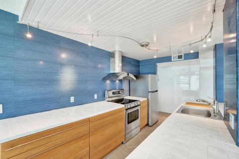 Condo in Lauderdale-by-the-Sea, Florida, 1 bedroom № 2265446 - photo 14