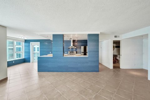 Condo in Lauderdale-by-the-Sea, Florida, 1 bedroom № 2265446 - photo 7