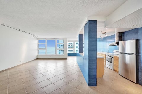 Condo in Lauderdale-by-the-Sea, Florida, 1 bedroom № 2265446 - photo 3