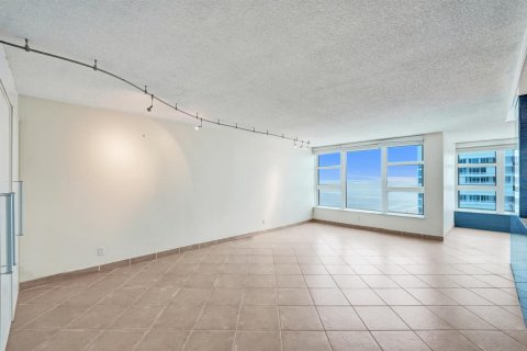 Condo in Lauderdale-by-the-Sea, Florida, 1 bedroom № 2265446