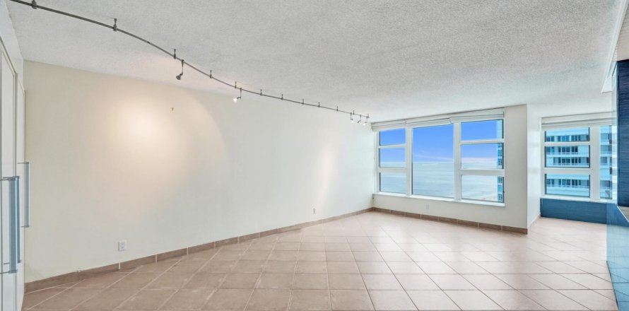 Condo in Lauderdale-by-the-Sea, Florida, 1 bedroom № 2265446