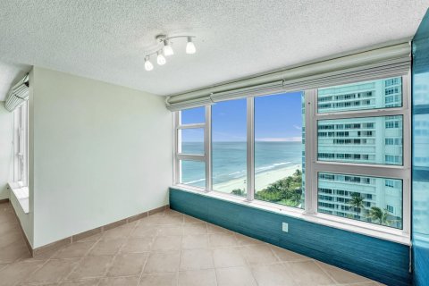 Condo in Lauderdale-by-the-Sea, Florida, 1 bedroom № 2265446 - photo 2