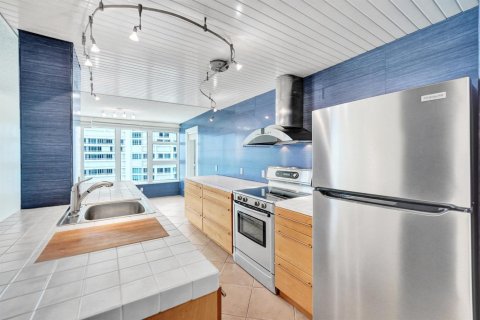 Condo in Lauderdale-by-the-Sea, Florida, 1 bedroom № 2265446 - photo 13
