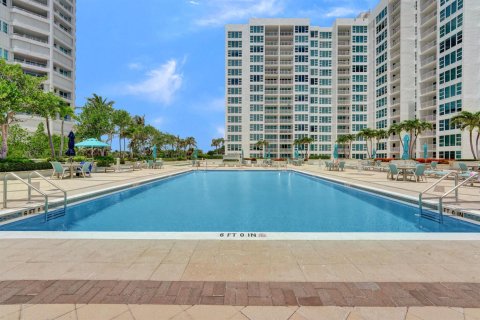 Condo in Lauderdale-by-the-Sea, Florida, 1 bedroom № 2265446 - photo 24