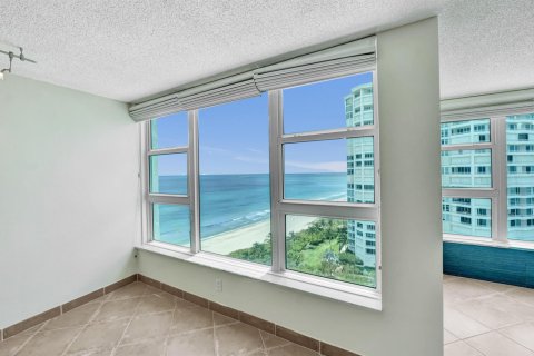Condo in Lauderdale-by-the-Sea, Florida, 1 bedroom № 2265446 - photo 8