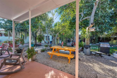 House in Hialeah, Florida 4 bedrooms, 198.44 sq.m. № 1984960 - photo 8