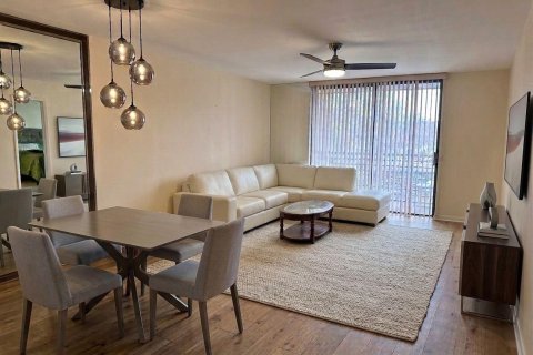 Condo in Pembroke Pines, Florida, 2 bedrooms № 2081444