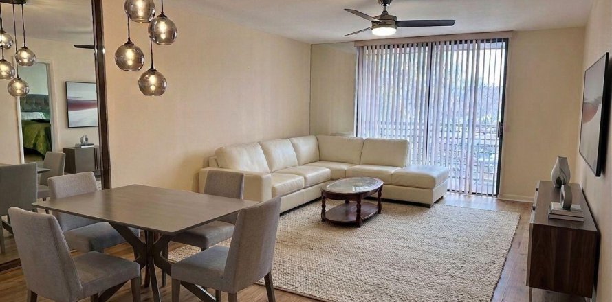 Condo in Pembroke Pines, Florida, 2 bedrooms № 2081444