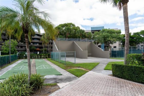 Condo in Pembroke Pines, Florida, 2 bedrooms № 2081444 - photo 20