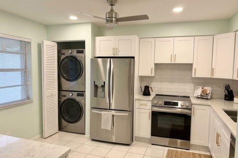 Condo in Pembroke Pines, Florida, 2 bedrooms № 2081444 - photo 3