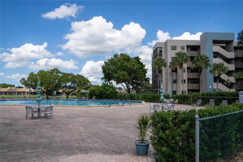 Condo in Pembroke Pines, Florida, 2 bedrooms № 2081444 - photo 7