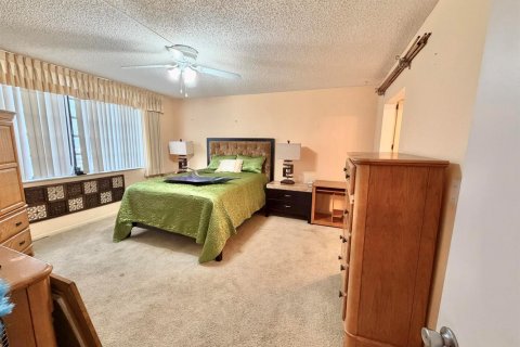 Condo in Pembroke Pines, Florida, 2 bedrooms № 2081444 - photo 6