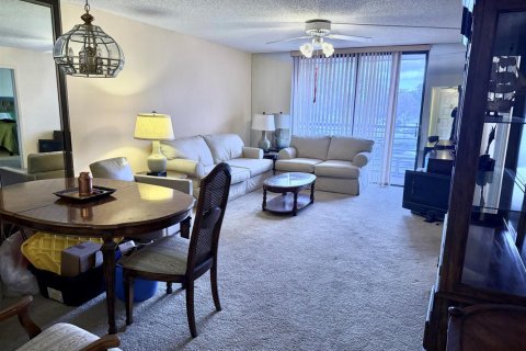 Condo in Pembroke Pines, Florida, 2 bedrooms № 2081444 - photo 2