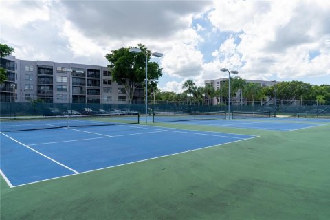 Condo in Pembroke Pines, Florida, 2 bedrooms № 2081444 - photo 21