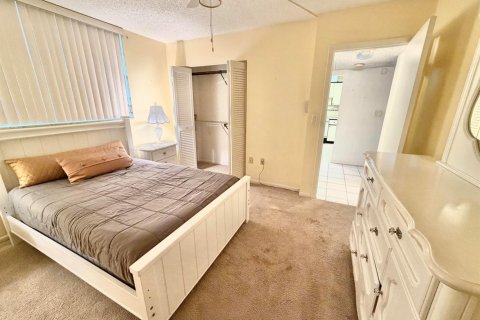 Condo in Pembroke Pines, Florida, 2 bedrooms № 2081444 - photo 28