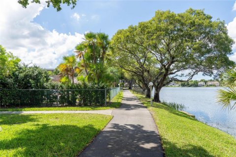 Condo in Pembroke Pines, Florida, 2 bedrooms № 2081444 - photo 13