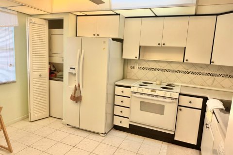Condo in Pembroke Pines, Florida, 2 bedrooms № 2081444 - photo 4