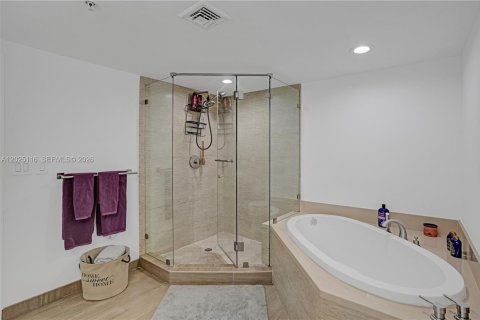 Copropriété à louer à North Bay Village, Floride: 5 chambres, 231.88 m2 № 2154889 - photo 18
