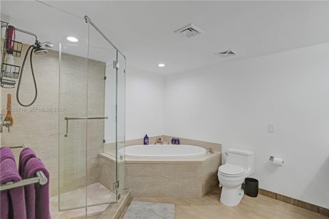 Copropriété à louer à North Bay Village, Floride: 5 chambres, 231.88 m2 № 2154889 - photo 19