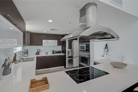 Copropriété à louer à North Bay Village, Floride: 5 chambres, 231.88 m2 № 2154889 - photo 8