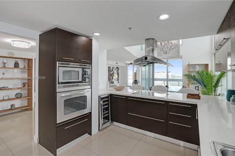 Copropriété à louer à North Bay Village, Floride: 5 chambres, 231.88 m2 № 2154889 - photo 10