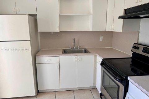 Дом в Халландейл-Бич, Флорида 2 спальни, 88.26м2 № 2005583