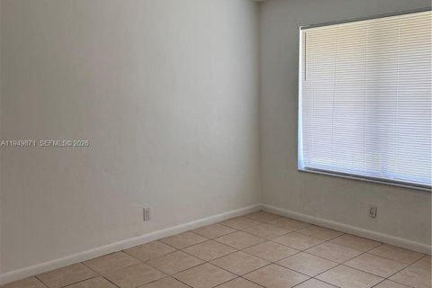 Снять в аренду виллу или дом в Халландейл-Бич, Флорида 2 спальни, 88.26м2, № 2005583 - фото 5