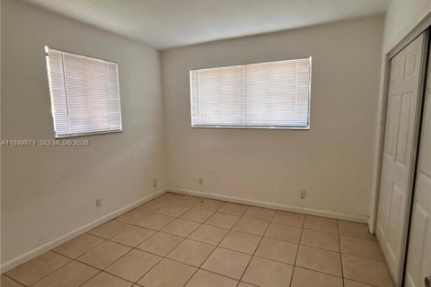 Снять в аренду виллу или дом в Халландейл-Бич, Флорида 2 спальни, 88.26м2, № 2005583 - фото 6