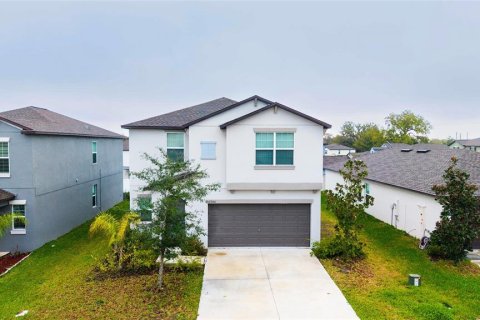 House in Zephyrhills, Florida 5 bedrooms, 205.96 sq.m. № 2102179
