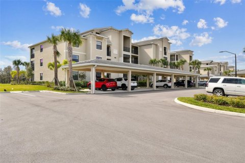 Condo in Bradenton, Florida, 2 bedrooms in LAKEWOOD NATIONAL № 2109047 - photo 30