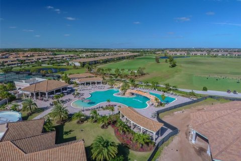 Condo in Bradenton, Florida, 2 bedrooms in LAKEWOOD NATIONAL № 2109047 - photo 5