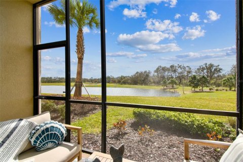 Condo in Bradenton, Florida, 2 bedrooms in LAKEWOOD NATIONAL № 2109047 - photo 3