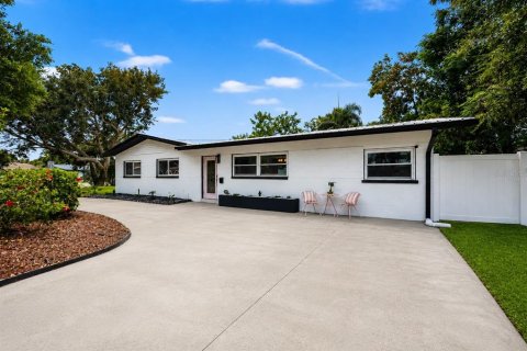 Villa ou maison à Saint Petersburg, Floride 4 chambres, 137.96 m2 № 2100610