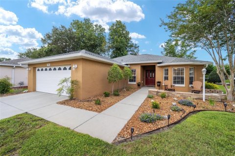 House in Ocala, Florida 3 bedrooms, 146.41 sq.m. № 2212626 - photo 2