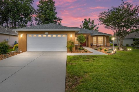 House in Ocala, Florida 3 bedrooms, 146.41 sq.m. № 2212626