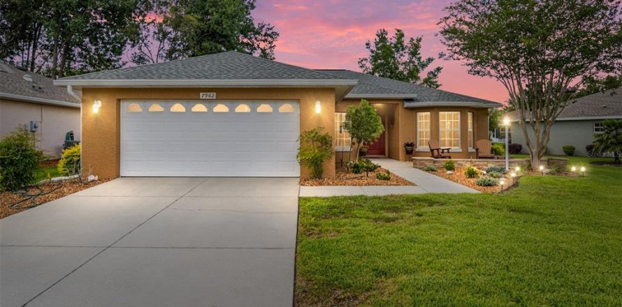House in Ocala, Florida 3 bedrooms, 146.41 sq.m. № 2212626