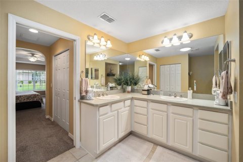 House in Ocala, Florida 3 bedrooms, 146.41 sq.m. № 2212626 - photo 9
