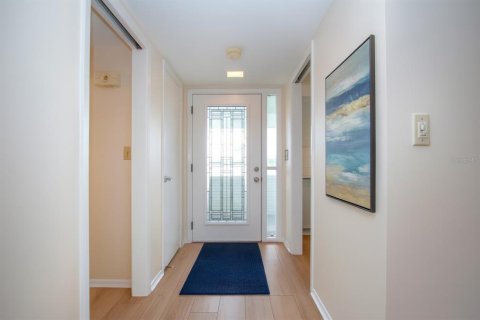 House in Sun City Center, Florida 3 bedrooms, 154.4 sq.m. № 1901899 - photo 7