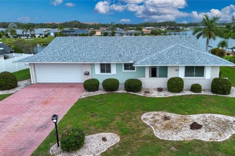 House in Sun City Center, Florida 3 bedrooms, 154.4 sq.m. № 1901899 - photo 4