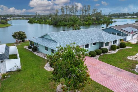 House in Sun City Center, Florida 3 bedrooms, 154.4 sq.m. № 1901899 - photo 3