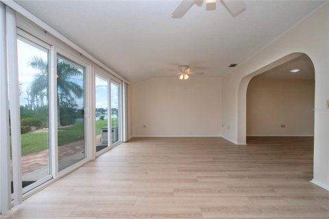 House in Sun City Center, Florida 3 bedrooms, 154.4 sq.m. № 1901899 - photo 13