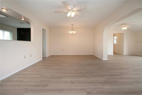 House in Sun City Center, Florida 3 bedrooms, 154.4 sq.m. № 1901899 - photo 9