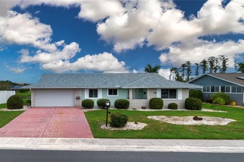 House in Sun City Center, Florida 3 bedrooms, 154.4 sq.m. № 1901899 - photo 2