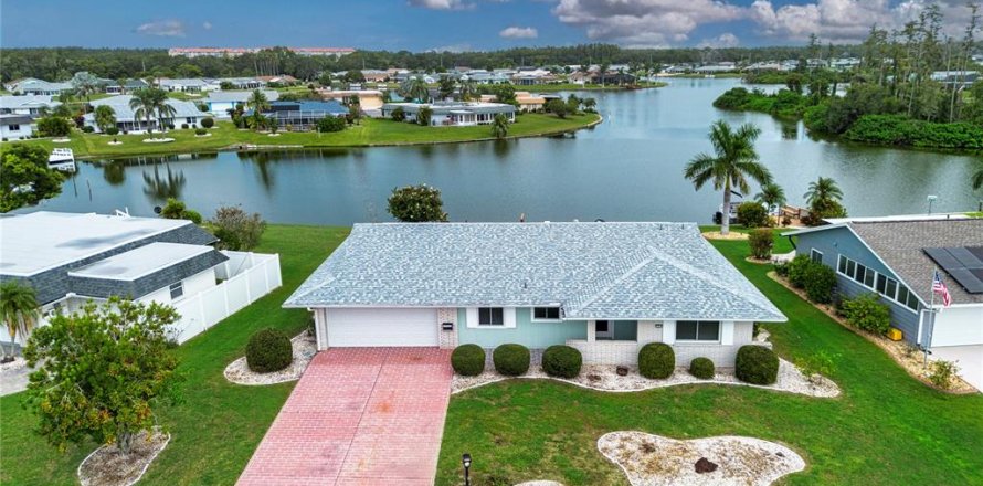 House in Sun City Center, Florida 3 bedrooms, 154.4 sq.m. № 1901899