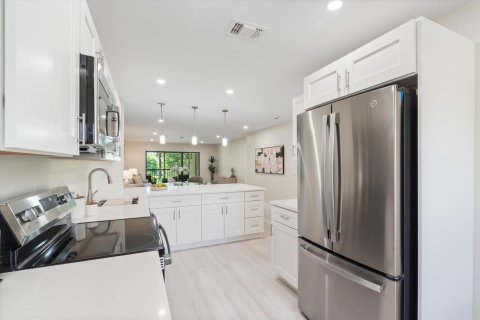 Condo in Boynton Beach, Florida, 2 bedrooms  № 2251642 - photo 13