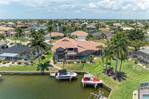 Casa en venta en Punta Gorda, Florida, 4 dormitorios, 395.86 m2 № 2212020 - foto 5