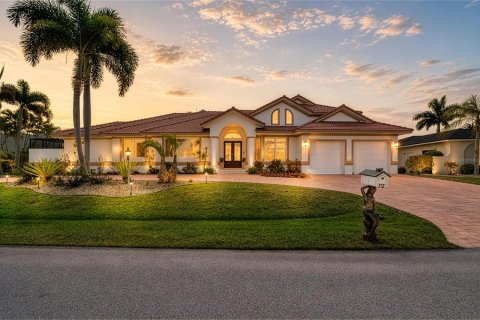 Casa en venta en Punta Gorda, Florida, 4 dormitorios, 395.86 m2 № 2212020 - foto 3