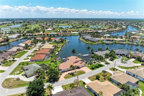 Casa en venta en Punta Gorda, Florida, 4 dormitorios, 395.86 m2 № 2212020 - foto 4