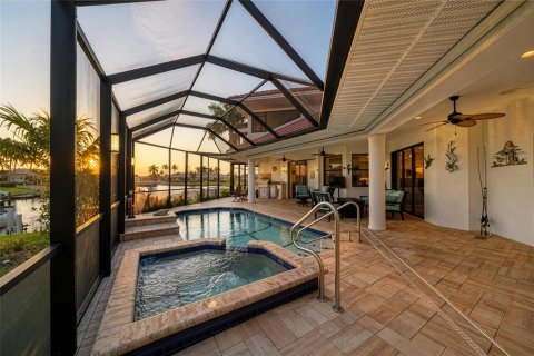Casa en venta en Punta Gorda, Florida, 4 dormitorios, 395.86 m2 № 2212020 - foto 2
