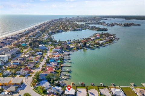 Casa en venta en Madeira Beach, Florida, 2 dormitorios, 138.98 m2 № 1855535 - foto 16